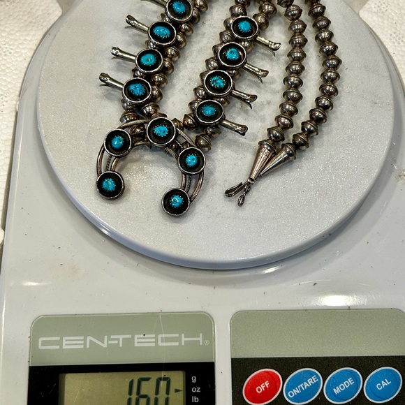 Pretty & dainty Sleeping Beauty Squash Blossom! Vintage Sterling and turquoise - Picture 12 of 12